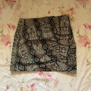 Zara Black and Gray Snake Print Pencil Skirt